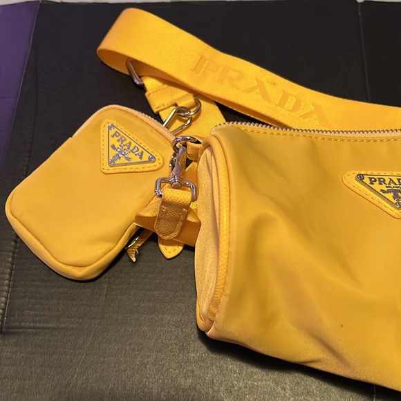 Prada re-edition mini nylon duffle - Picture 3 of 10